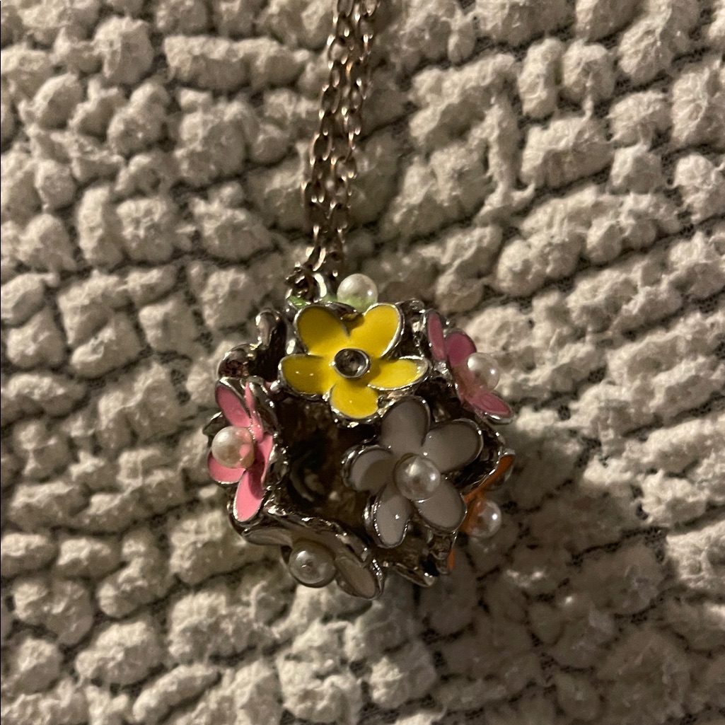 Pier One Spring Flowers Bouquet Pendant Faux Pearls 16 Necklace 15$